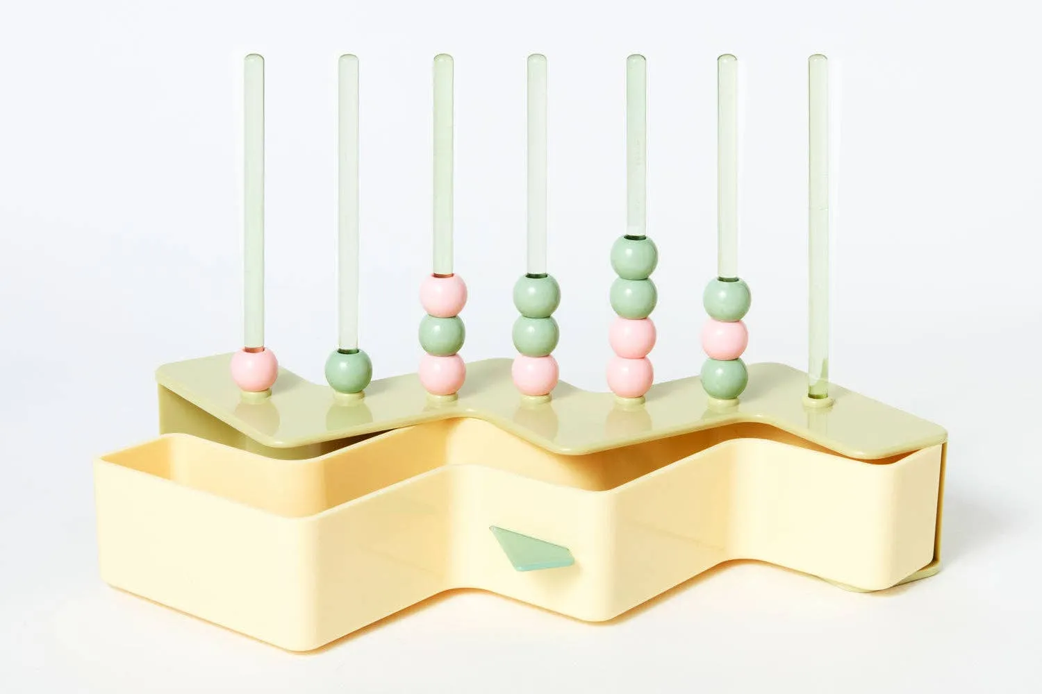 Zig-zag 4-in-a Row Game