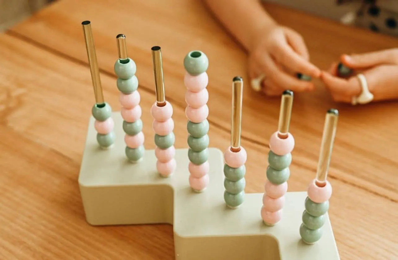 Zig-zag 4-in-a Row Game