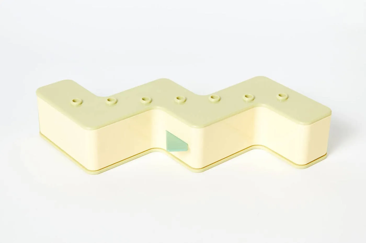 Zig-zag 4-in-a Row Game